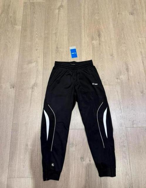 Jako zwarte trainingsbroek maat 140, Kinderen en Baby's, Kinderkleding | Maat 140, Nieuw, Jongen of Meisje, Ophalen of Verzenden