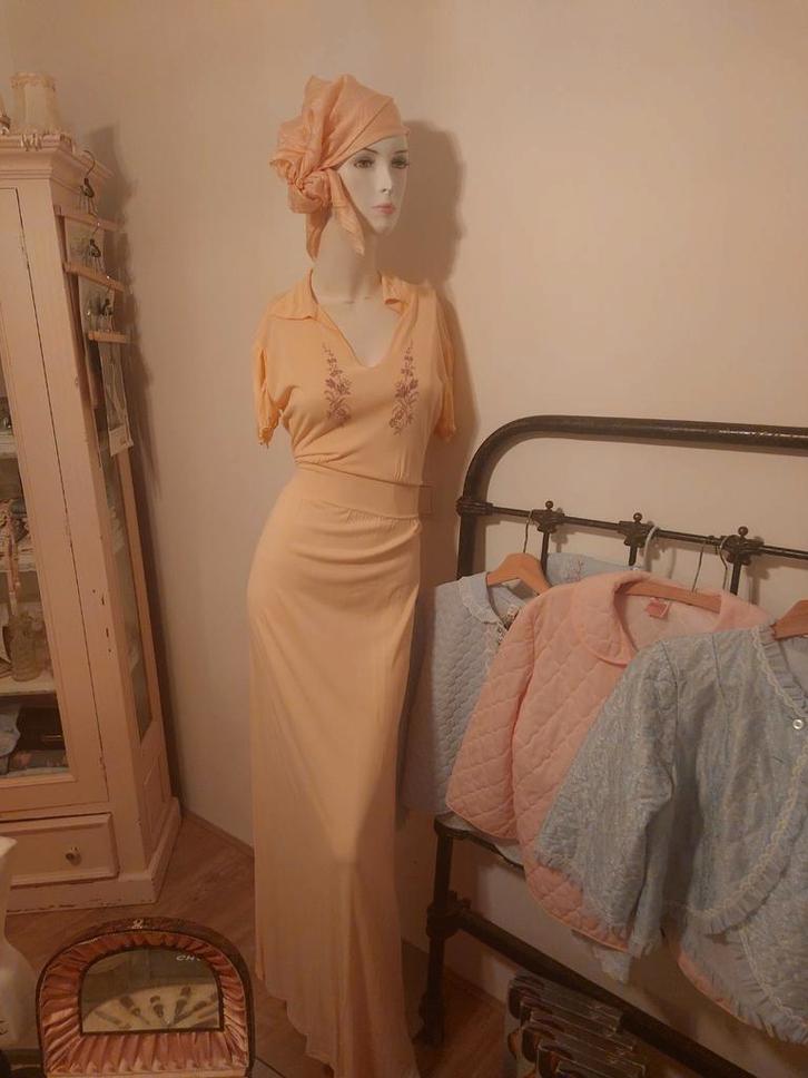Nachtjurk met sjaal op mannequin, Kleding | Dames, Jurken, Ophalen