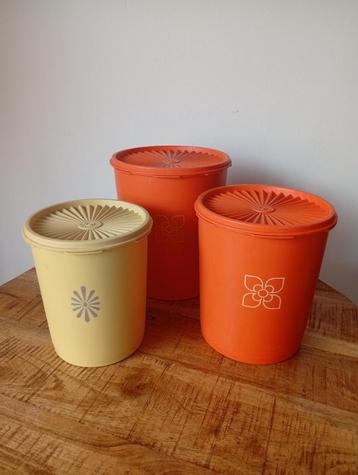 3 voorraadpotten Tupperware "sunburst canisters" beschikbaar voor biedingen
