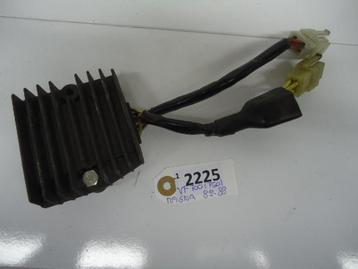 VF750C magna 1982 - 1988 Honda Spanningsregelaar D1-22408 beschikbaar voor biedingen