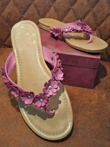 Roze teenslippers met bloemetjes maat 36 beschikbaar voor biedingen