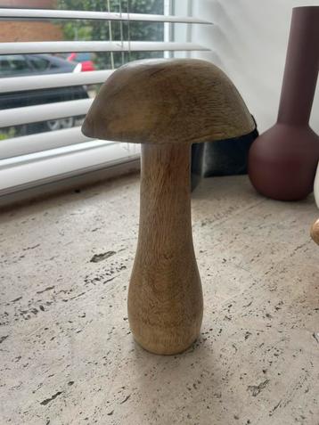 Houten paddenstoel decoratie beschikbaar voor biedingen