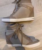 Guess Sleehak Sneakers Crème Maat 38, Guess, Beige, Ophalen of Verzenden, Sneakers of Gympen