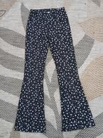 Zwart met print flarebroek maat 140, Kinderen en Baby's, Kinderkleding | Maat 140, Ophalen of Verzenden, Gebruikt, Meisje, Broek