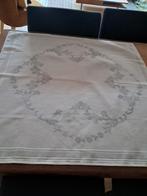 Vintage Wit Tafelkleed met Bloemmotief 80 bij 80m, Huis en Inrichting, Tafelkleden, Ophalen of Verzenden