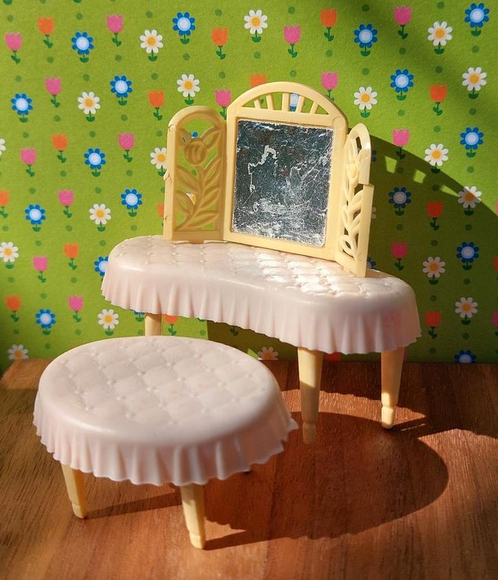 Vintage poppenhuis roze kaptafel 60s Combex UK plastic 1:16, Verzamelen, Poppenhuizen en Toebehoren, Gebruikt, Gebruiksvoorwerp