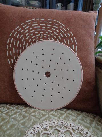 Brocante Ronde Treef met Rode Rand ** Mimosa ** beschikbaar voor biedingen