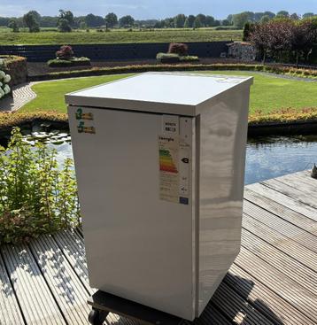 Diepvries met drie laden 85 cm hoog 50 cm breed 60 cm diep beschikbaar voor biedingen