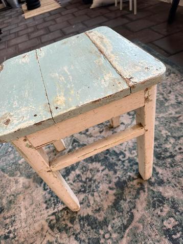 Vintage tafeltje  beschikbaar voor biedingen