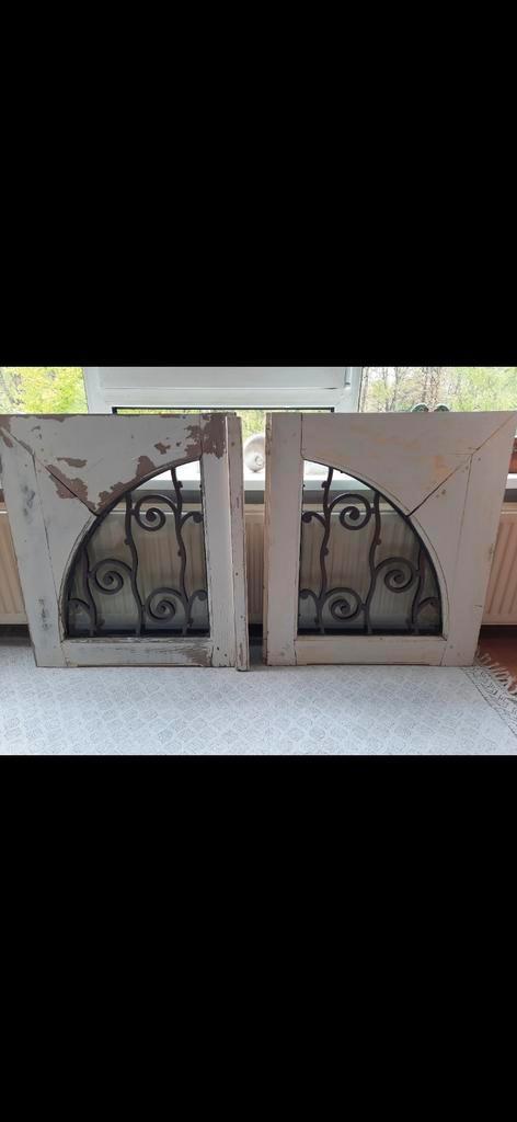 2 massief eiken bovenramen met sierlijk smeedijzer, Antiek en Kunst, Curiosa en Brocante, Ophalen