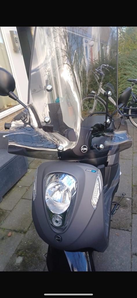 Sym Mio 50 2025 model EURO5 splinternieuw, Fietsen en Brommers, Scooters | SYM, Zo goed als nieuw, Mio, Benzine, Ophalen of Verzenden