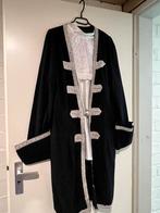 Zwarte carnavals jas met blouse. 2 stuks, Ophalen of Verzenden, Zo goed als nieuw, Maat 56/58 (XL)