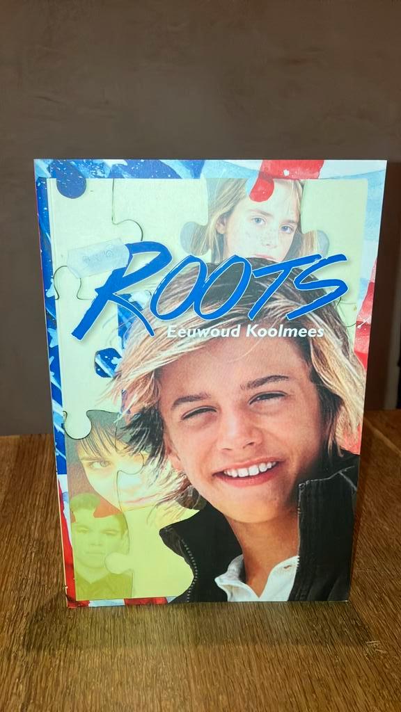 KR-8 Eeuwoud Koolmees - Roots, Boeken, Kinderboeken | Jeugd | 13 jaar en ouder, Zo goed als nieuw, Ophalen of Verzenden