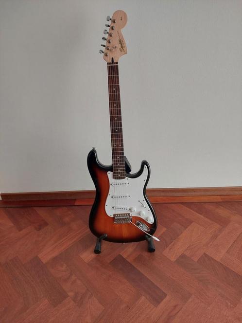 Squier by Fender, Muziek en Instrumenten, Snaarinstrumenten | Gitaren | Elektrisch, Zo goed als nieuw, Solid body, Fender, Ophalen