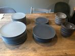 Grijs servies, Huis en Inrichting, Keuken | Servies, Ophalen, Zo goed als nieuw, Bord(en), Overige stijlen