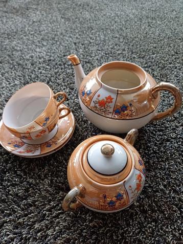 Japans porseleinen theeservies beschikbaar voor biedingen