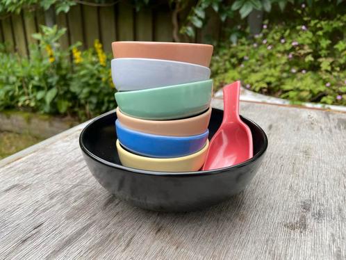 Vintage pindasetje. Retro pinda schaaltjes, Huis en Inrichting, Keuken | Servies, Zo goed als nieuw, Schaal of Schalen, Overige stijlen