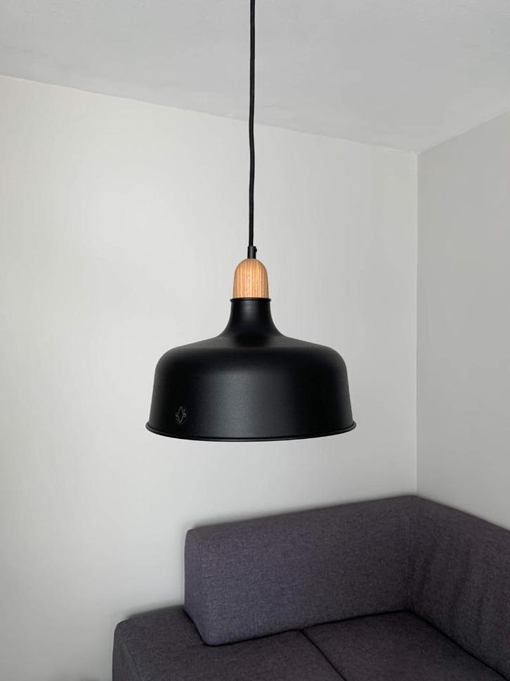 Wedge Hanglampen 30 cm zwart - 2x - Sjoerd Vroonland, Huis en Inrichting, Lampen | Hanglampen, Zo goed als nieuw, Minder dan 50 cm