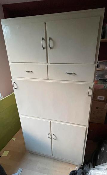 Vintage kast met bureau beschikbaar voor biedingen