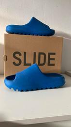 Yeezy slide, Kleding | Heren, Schoenen, Slippers, Blauw, Ophalen of Verzenden, Zo goed als nieuw
