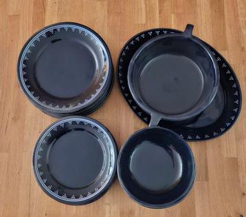 Tsjechisch handgemaakt servies  beschikbaar voor biedingen