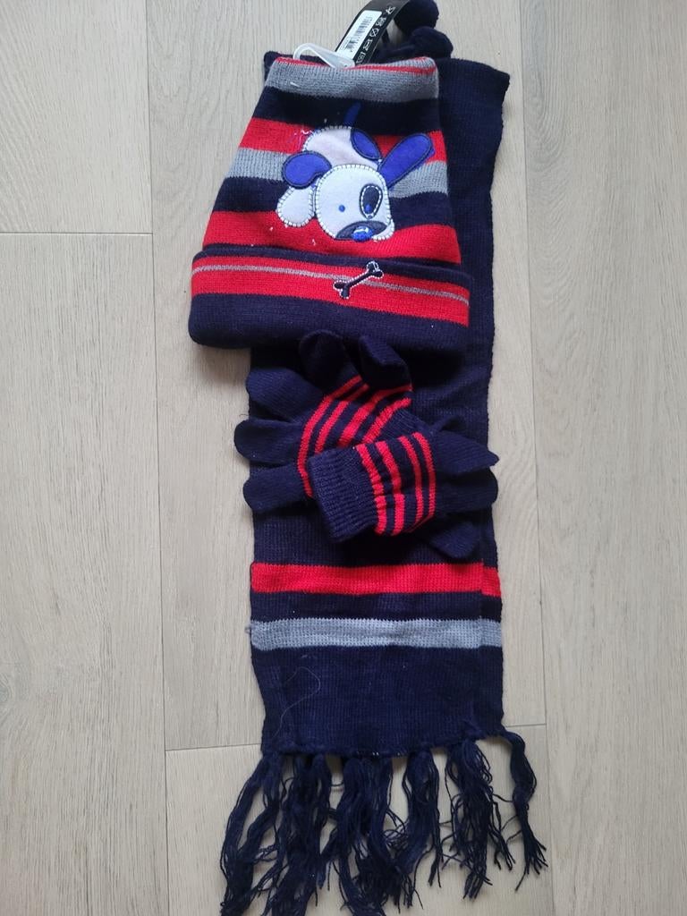 Nieuwe set: sjaal, muts en wanten, Maat 62, Nieuw, Ophalen of Verzenden, Onbekend