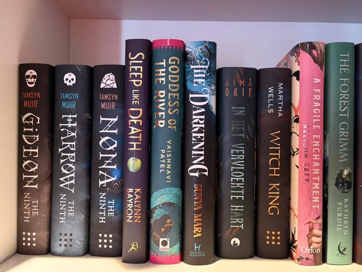 Speciale edities te koop! (Fairyloot, illumicrate), Boeken, Fantasy, Nieuw, Ophalen of Verzenden