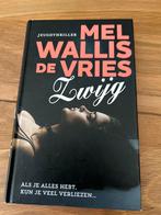 Zwijg - Mel Wallis de Vries - Jeugdthriller, Ophalen of Verzenden, Zo goed als nieuw