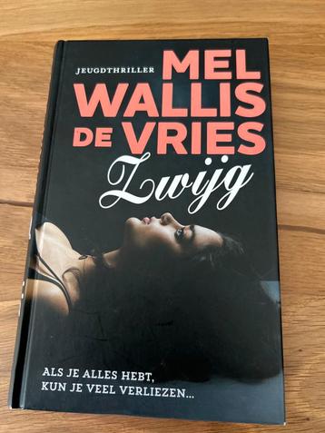 Zwijg - Mel Wallis de Vries - Jeugdthriller beschikbaar voor biedingen