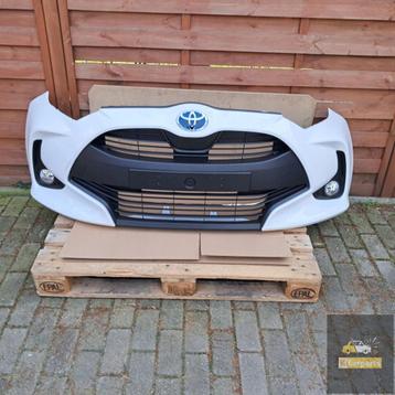 VOORBUMPER TOYOTA YARIS IV 20-23R WIT 040 - KLEUREN beschikbaar voor biedingen