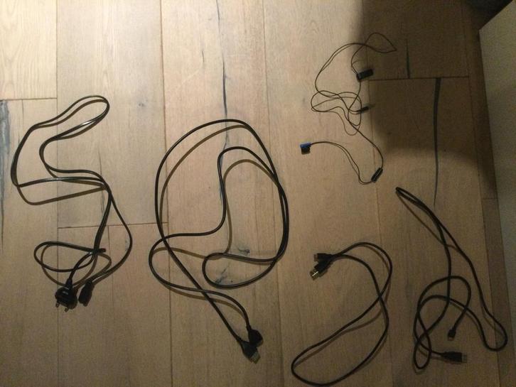 PS 4 Slim 2 controllers + oplader voor controllers met doos, Spelcomputers en Games, Spelcomputers | Sony PlayStation 4, Gebruikt