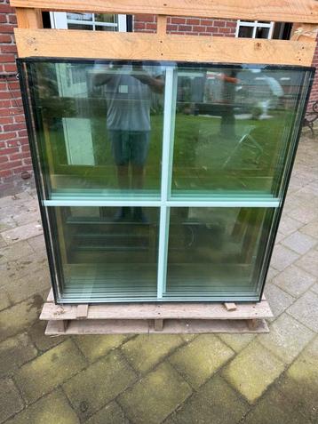 Triple glas met roeden in het glas beschikbaar voor biedingen