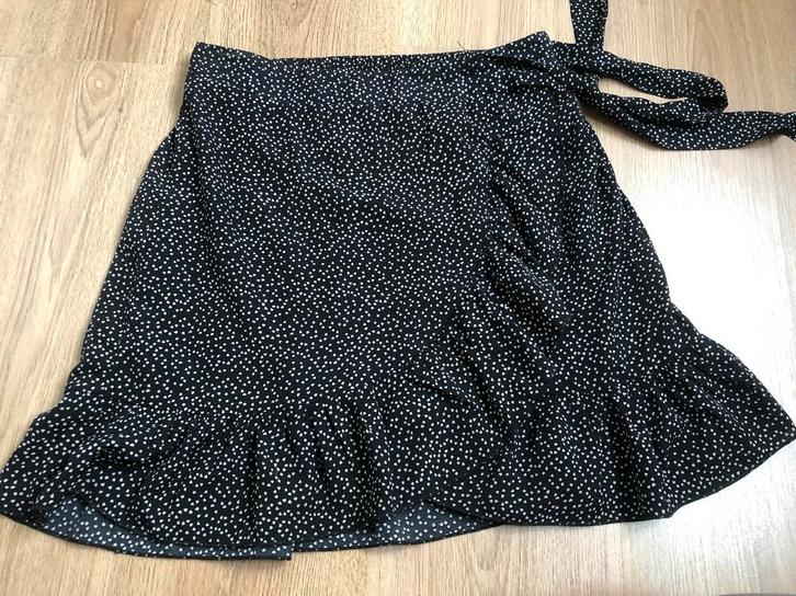 By Clara zwart witte rok stippen stip dots hartjes m, Kleding | Dames, Rokken, Zo goed als nieuw, Maat 38/40 (M), Zwart, Boven de knie