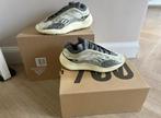 Yeezy 700 maat 44 * nieuw *, Kleding | Heren, Schoenen, Ophalen of Verzenden, Zo goed als nieuw, Zwart