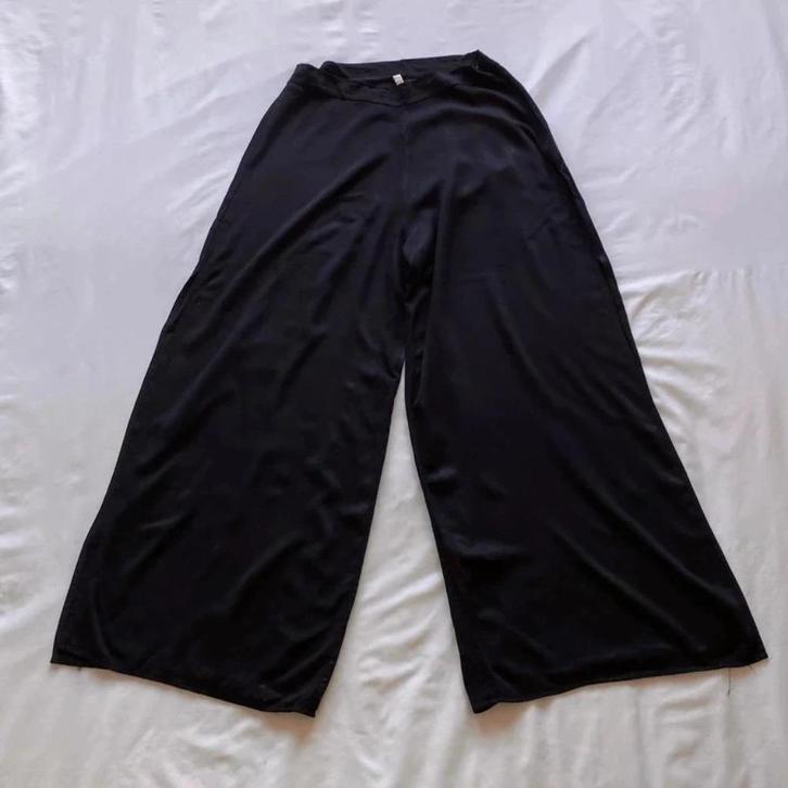 Summery Culotte Pants size L, Kleding | Dames, Broeken en Pantalons, Zo goed als nieuw, Maat 38/40 (M), Zwart, Lang, Ophalen of Verzenden