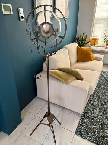 Vloerlamp industriele look - metaal met glas beschikbaar voor biedingen