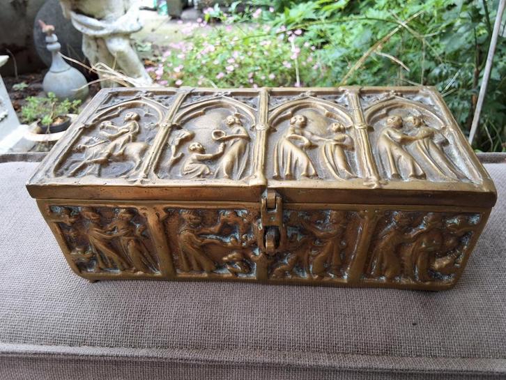 Antieke Bronzen Sierkist Renaissance religie, Antiek en Kunst, Antiek | Koper en Brons, Brons, Ophalen of Verzenden