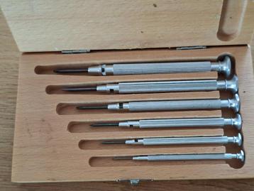 Schroevendraaiers set voor horloges en klokken  beschikbaar voor biedingen