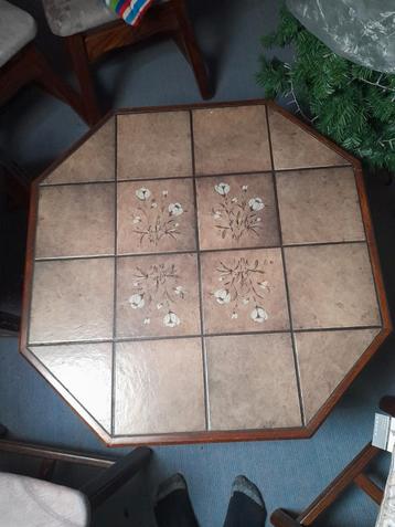 Leuke salontafel  beschikbaar voor biedingen