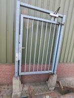 Ijzeren poort op met deurdranger en elektrische sluiting., Ophalen, Gebruikt, 200 cm of meer, 200 cm of meer