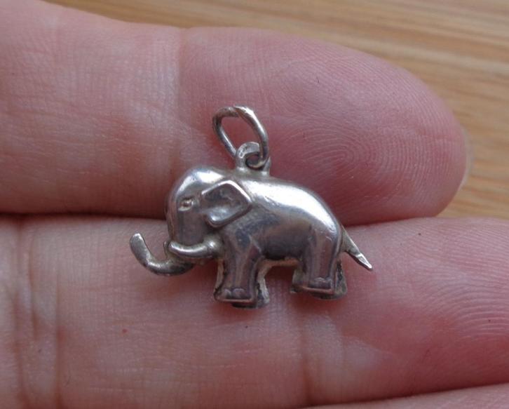 zilveren vintage bedel olifant [228], Sieraden, Tassen en Uiterlijk, Bedels, Zo goed als nieuw, Overige merken, Zilver, 1 bedel