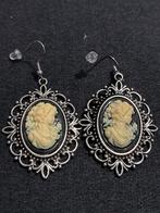 Camee Oorbellen met Zilverkleurige Rand, Sieraden, Tassen en Uiterlijk, Oorbellen, Overige materialen, Hangers, Overige kleuren