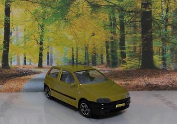 1:43 Fiat Punto 1; 3-door hatchback 1993; Bburago: 1027 beschikbaar voor biedingen
