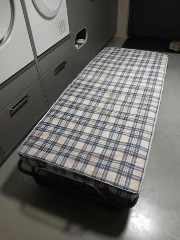 inklapbaar  bed logeerbed  op wieltjes bijna gratis  ophalen beschikbaar voor biedingen