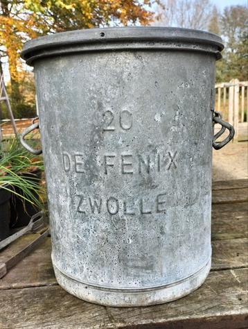 Oude zinken zeepton van " de Fenix " uit Zwolle  beschikbaar voor biedingen