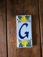 Vintage Bristow Potterie Malta Letter G Tegel, Antiek en Kunst, Antiek | Wandborden en Tegels, Ophalen of Verzenden
