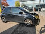 Toyota Aygo 1.0 VVT-i x-joy | 72pk | Camera | Navigatie | Li, Gebruikt, Euro 6, Met garantie (alle), 4 stoelen