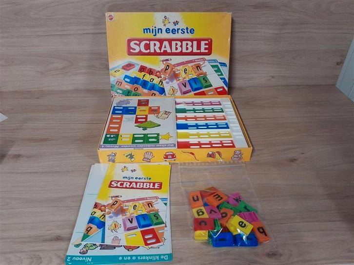 mijn eerste scrabble gele doos bordspel [s1165], Hobby en Vrije tijd, Gezelschapsspellen | Bordspellen, Zo goed als nieuw, Ophalen of Verzenden