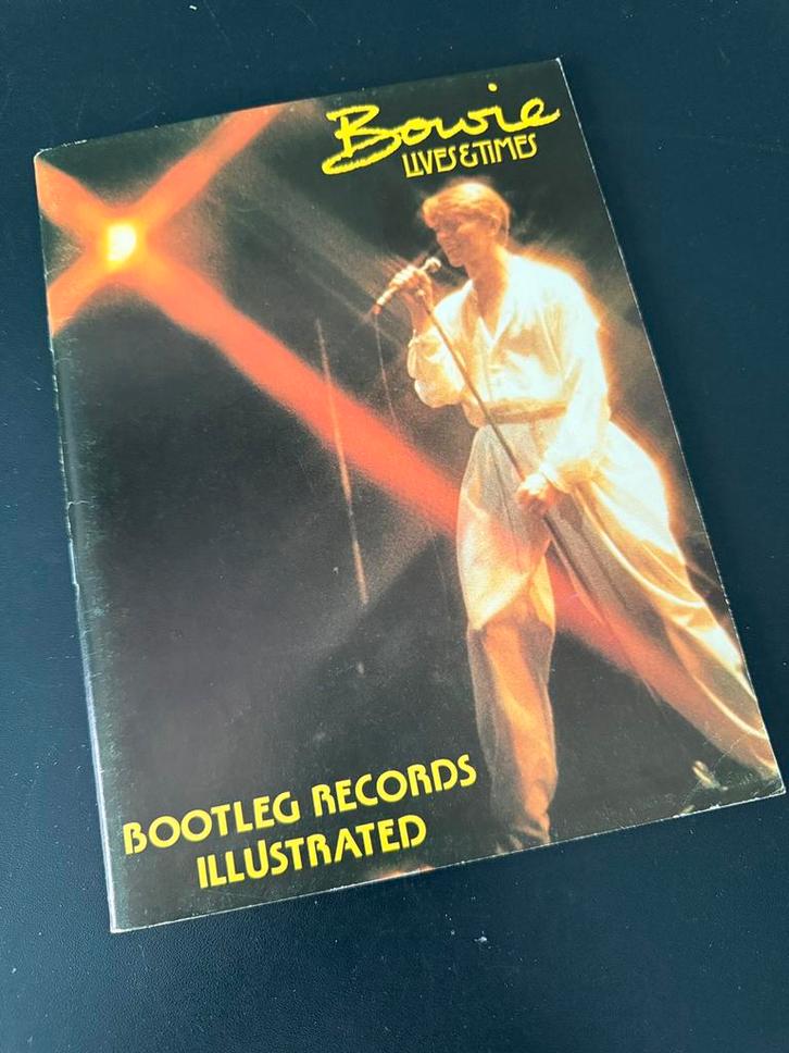 Bowie, Lives & times, David Bowie, Boeken, Muziek, Zo goed als nieuw, Artiest, Ophalen of Verzenden