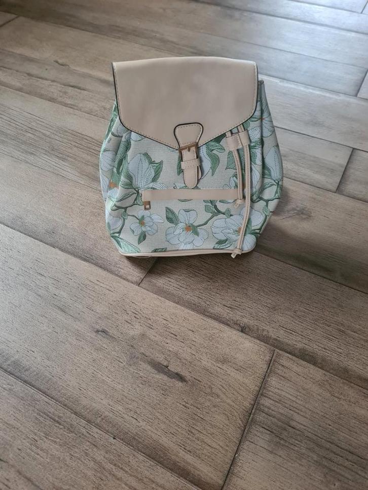 Leuke tas/rugtas met bloemenprint, Sieraden, Tassen en Uiterlijk, Tassen | Rugtassen, Nieuw, Overige merken, Minder dan 25 cm